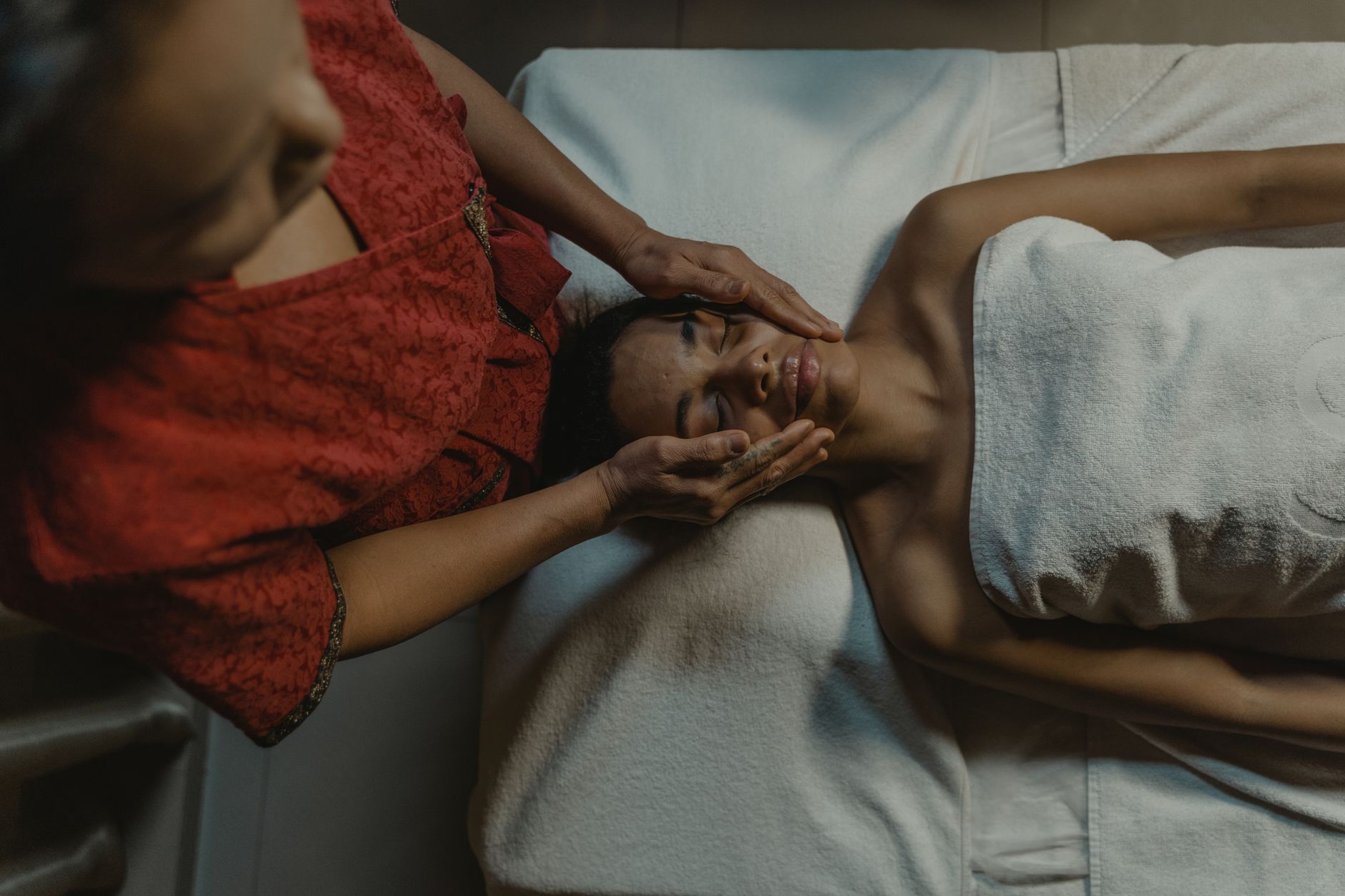 London's Tempting Touch: Discover the Art of Erotic Massage